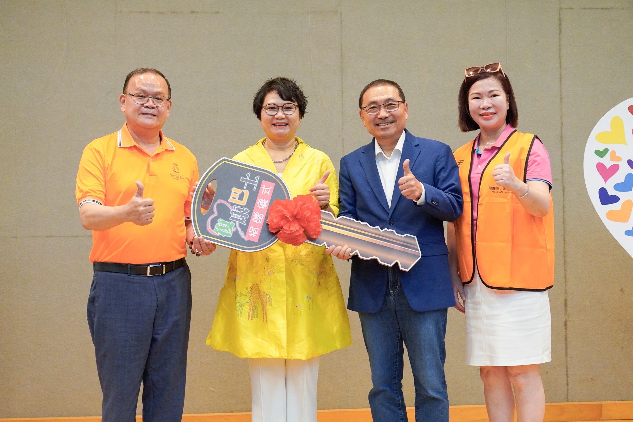 捐贈新北市復康巴士 貳輛